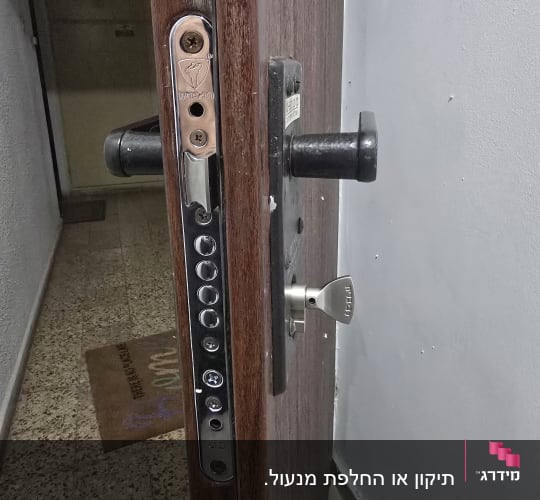 מנעול דלת עם ידית ומפתח